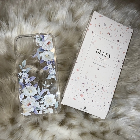 iPhone 13 Max floral phone case - Picture 1 of 3